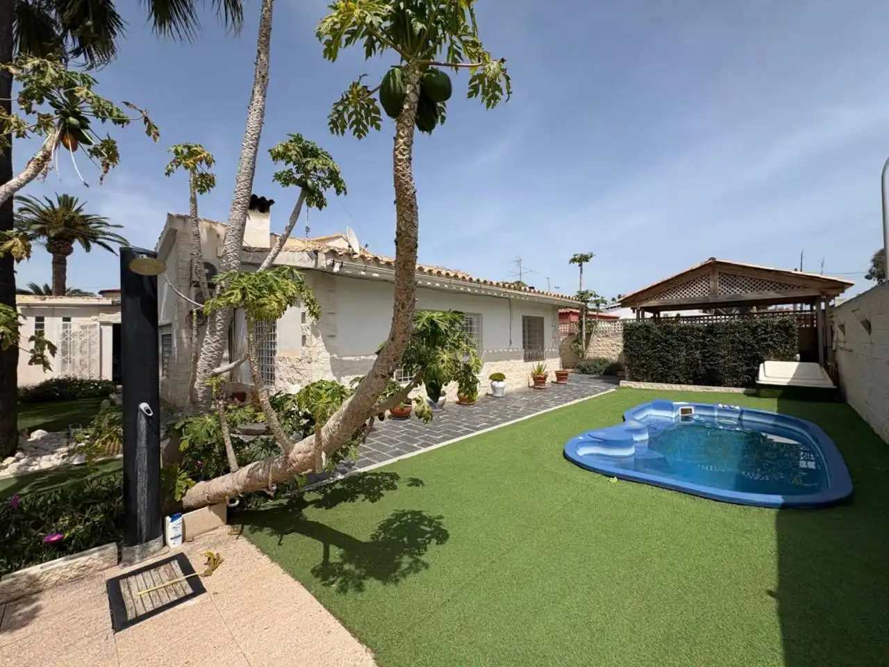 Vista exterior de Casa o chalet en venta en El Campello con Aire acondicionado, Jardín privado y Terraza