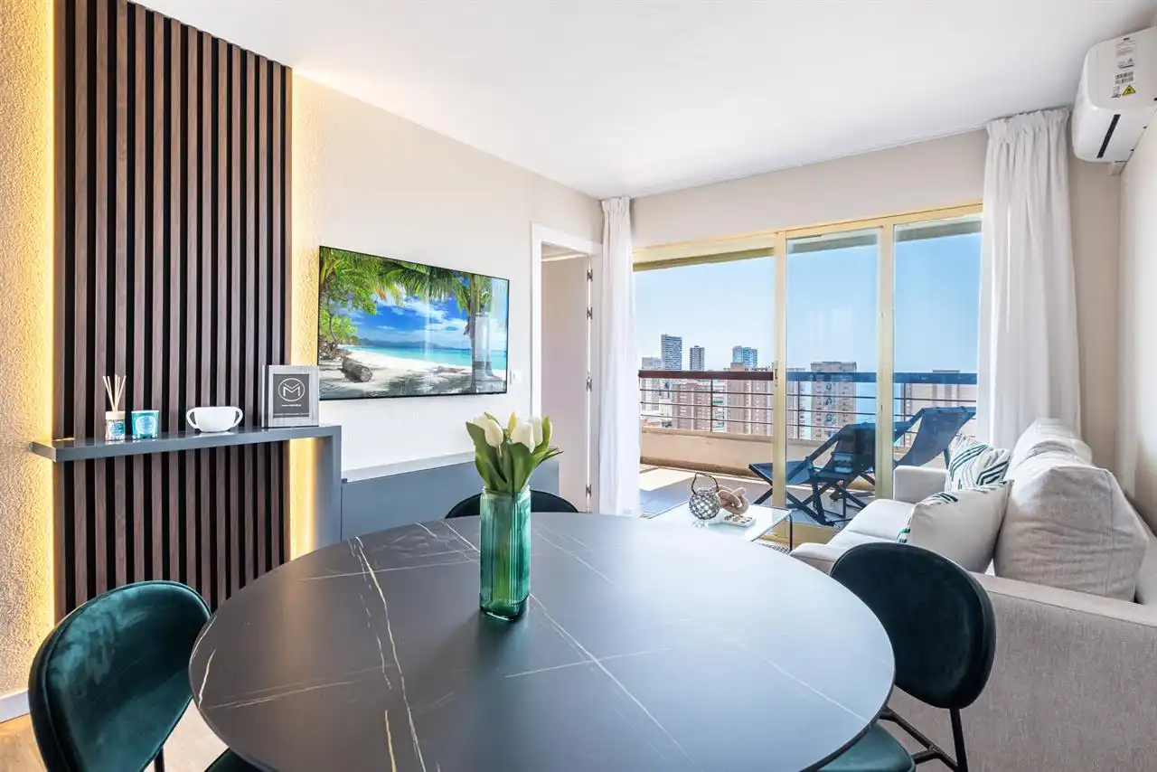 Sala d'estar de Pis en venda en Benidorm amb Piscina i Moblat