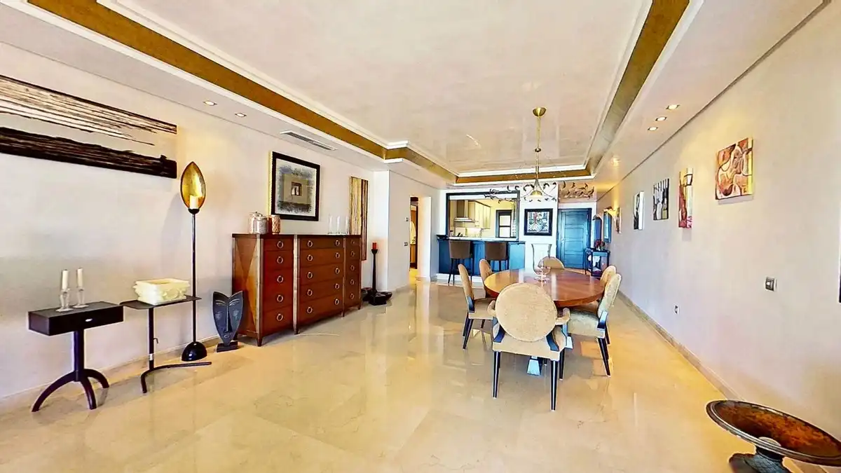 Comedor de Ático en venta en Marbella con Aire acondicionado, Terraza y Sauna