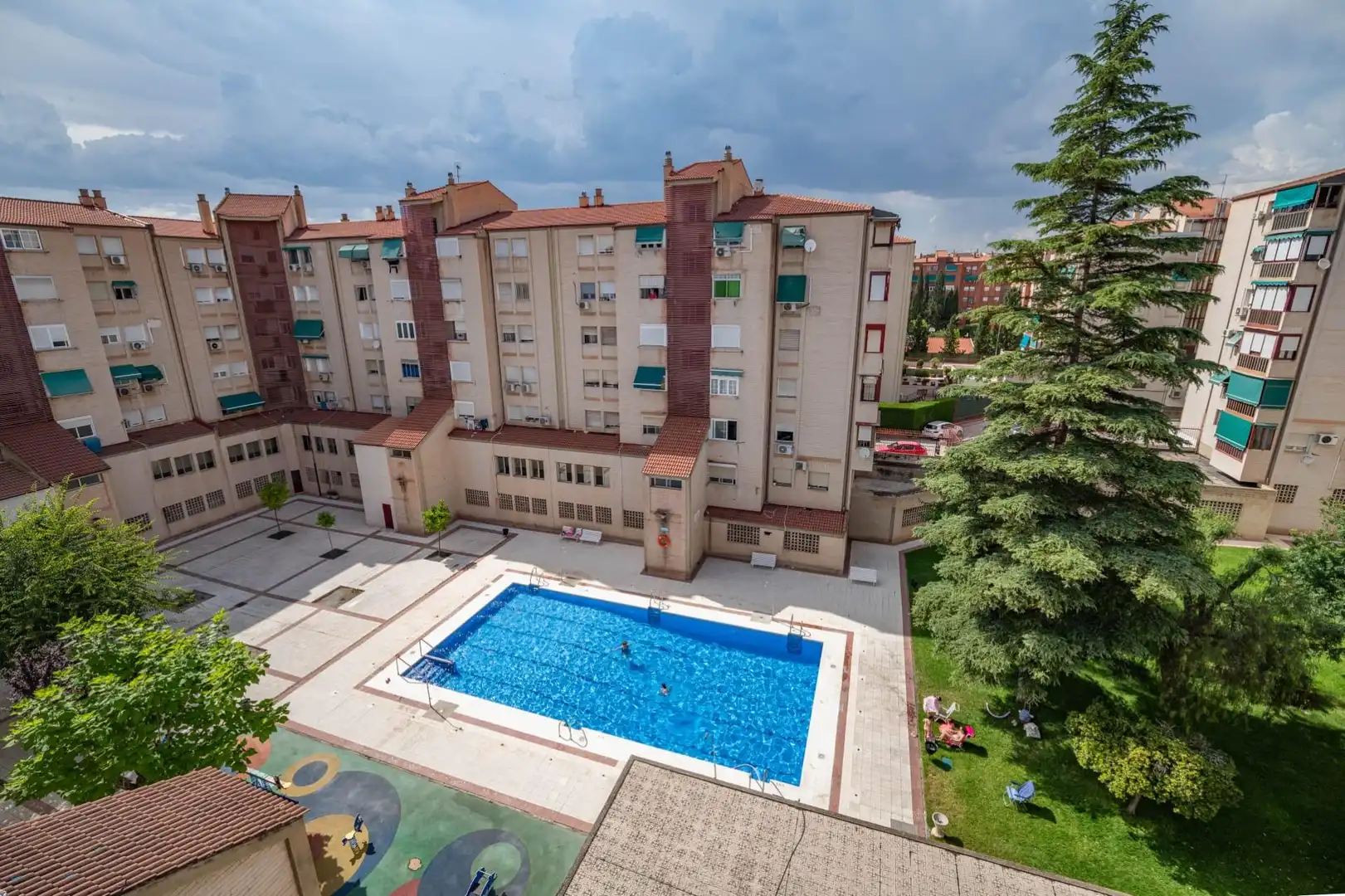 Piscina de Pis en venda en Granada amb Piscina comunitària