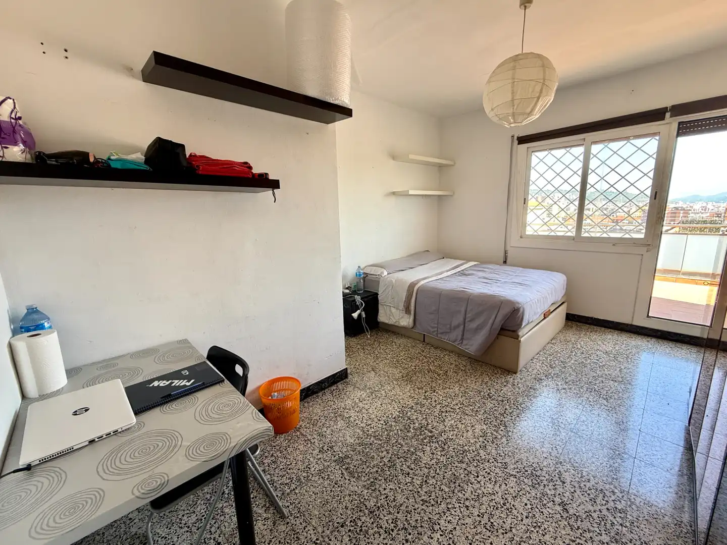 Schlafzimmer von Dachboden zum Verkauf in Barcelona mit Heizung, Terrasse und Balkon