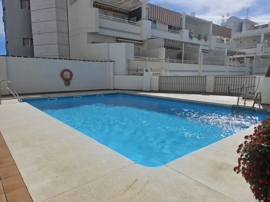 Piscina de Pis en venda en Torrox amb Jardí privat, Terrassa i Piscina