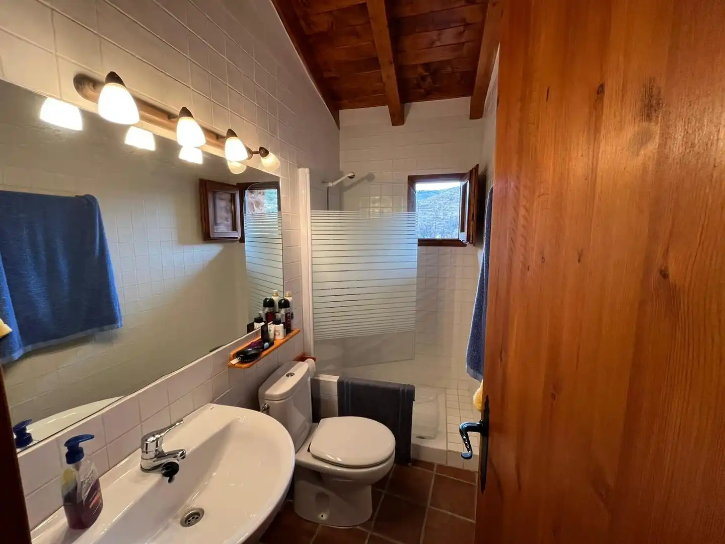 Baño de Finca rústica en venta en Bejís con Terraza y Amueblado