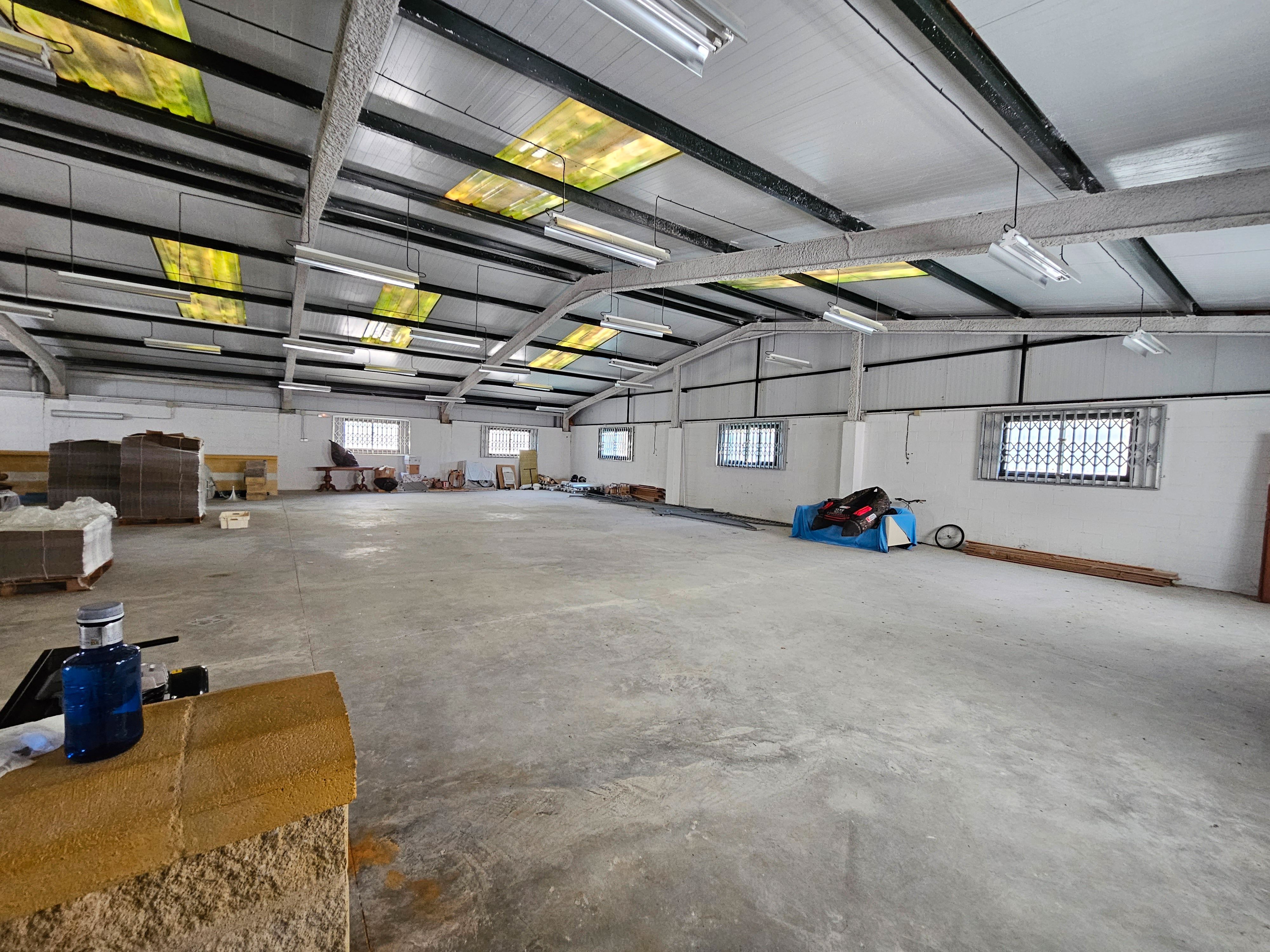 Industrial buildings for sale in El Bosque