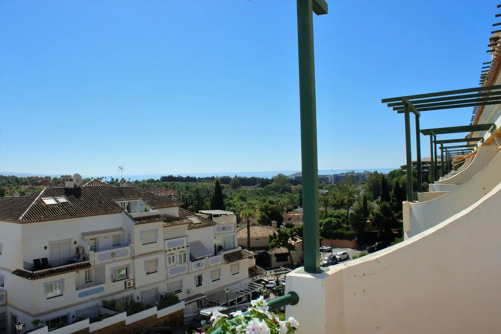 Exterior view of Flat for sale in Marbella  with Air Conditioner, Terrace and Storage room