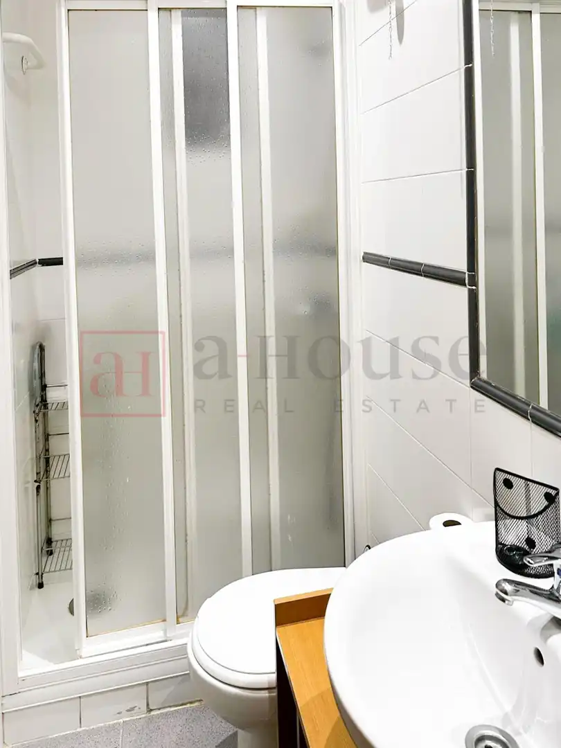 Baño de Planta baja en venta en Madrid con Calefacción y Amueblado