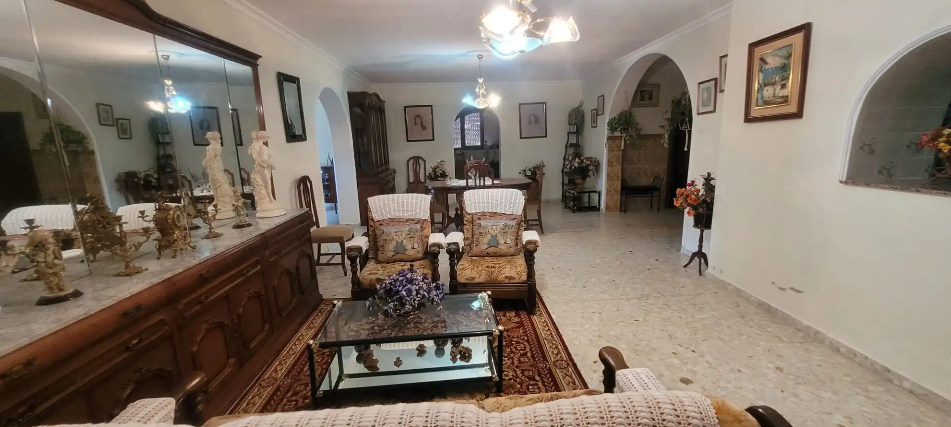 Sala d'estar de Casa o xalet en venda en Algeciras amb Aire condicionat, Jardí privat i Terrassa