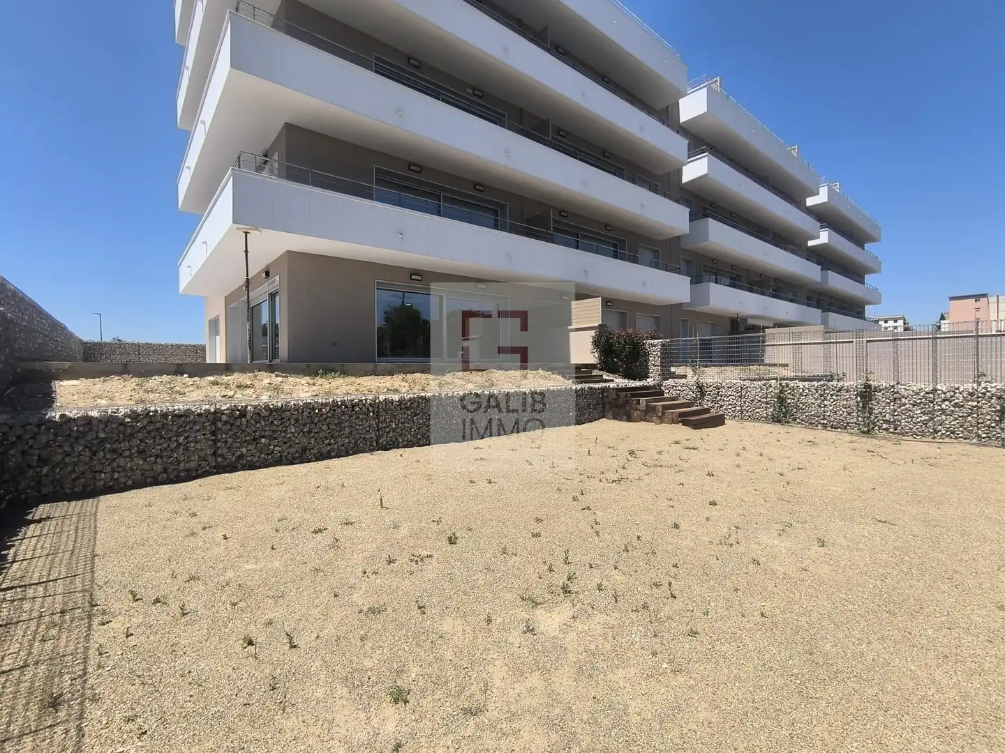 Außenansicht von Erdgeschoss zum Verkauf in Figueres mit Klimaanlage, Heizung und Terrasse