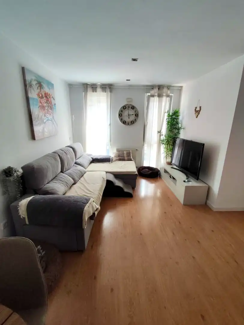 Flat for rent in Mompía - Avenida de la Libertad, Mompia