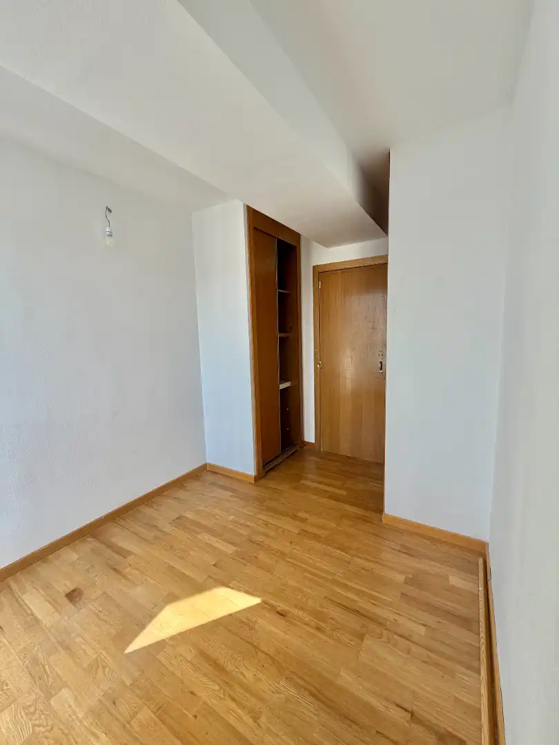 Habitación de Piso en venta en Madrid con Calefacción y Trastero