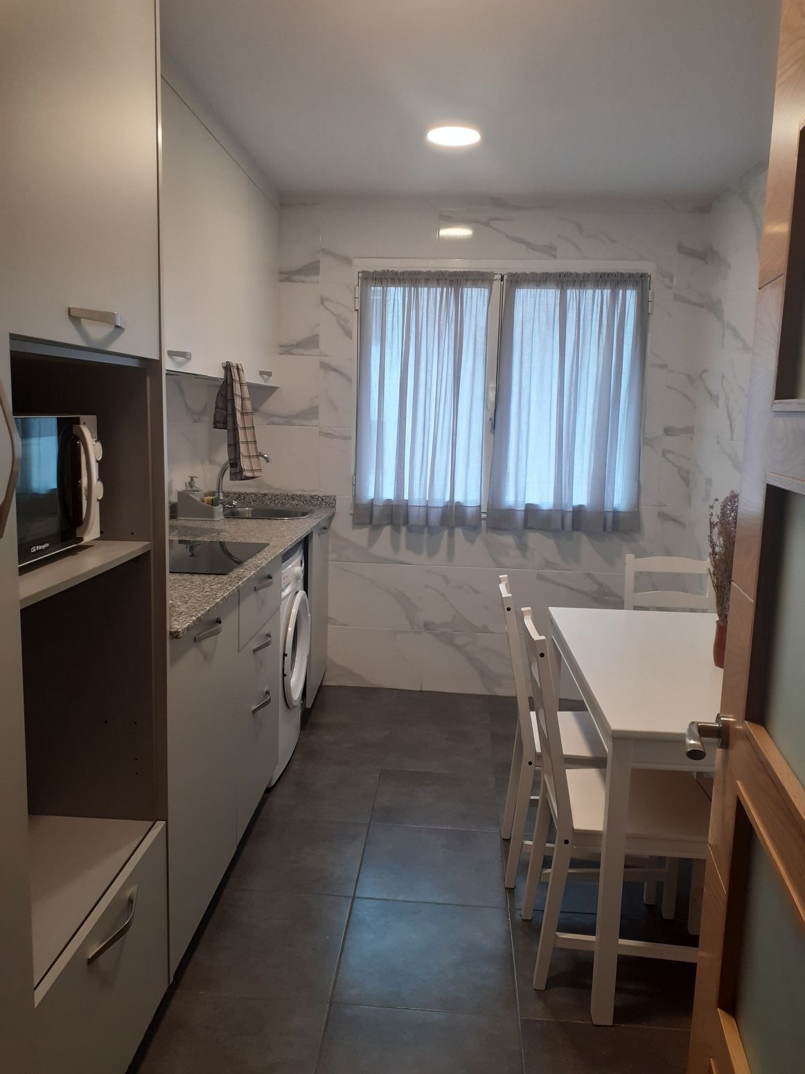 Cuina de Pis de lloguer en Gijón  amb Calefacció, Terrassa i Traster