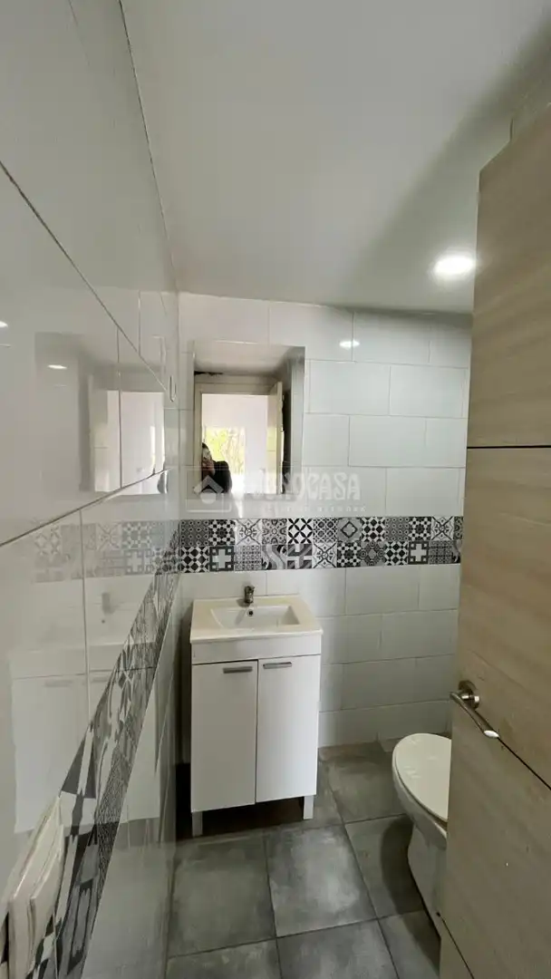 Badezimmer von Geschaftsraum zum Verkauf in Alcalá de Guadaira mit Klimaanlage und Heizung