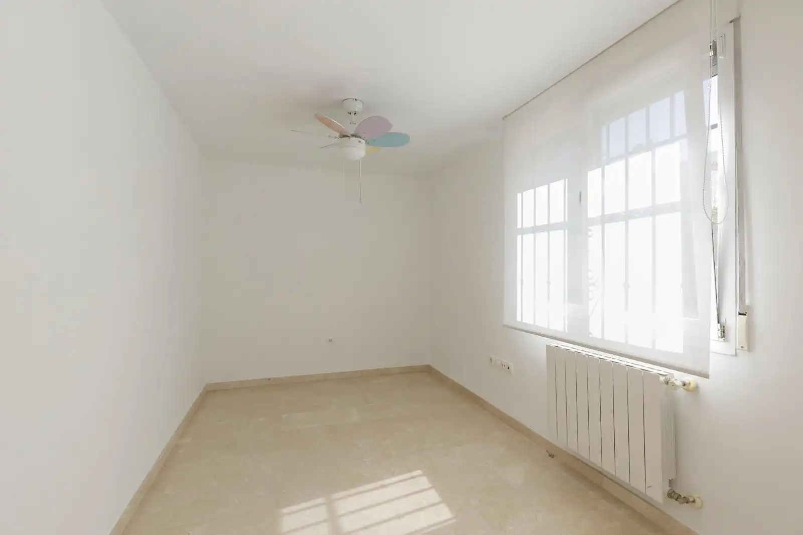 Habitación de Casa o chalet en venta en La Zubia con Calefacción, Jardín privado y Terraza