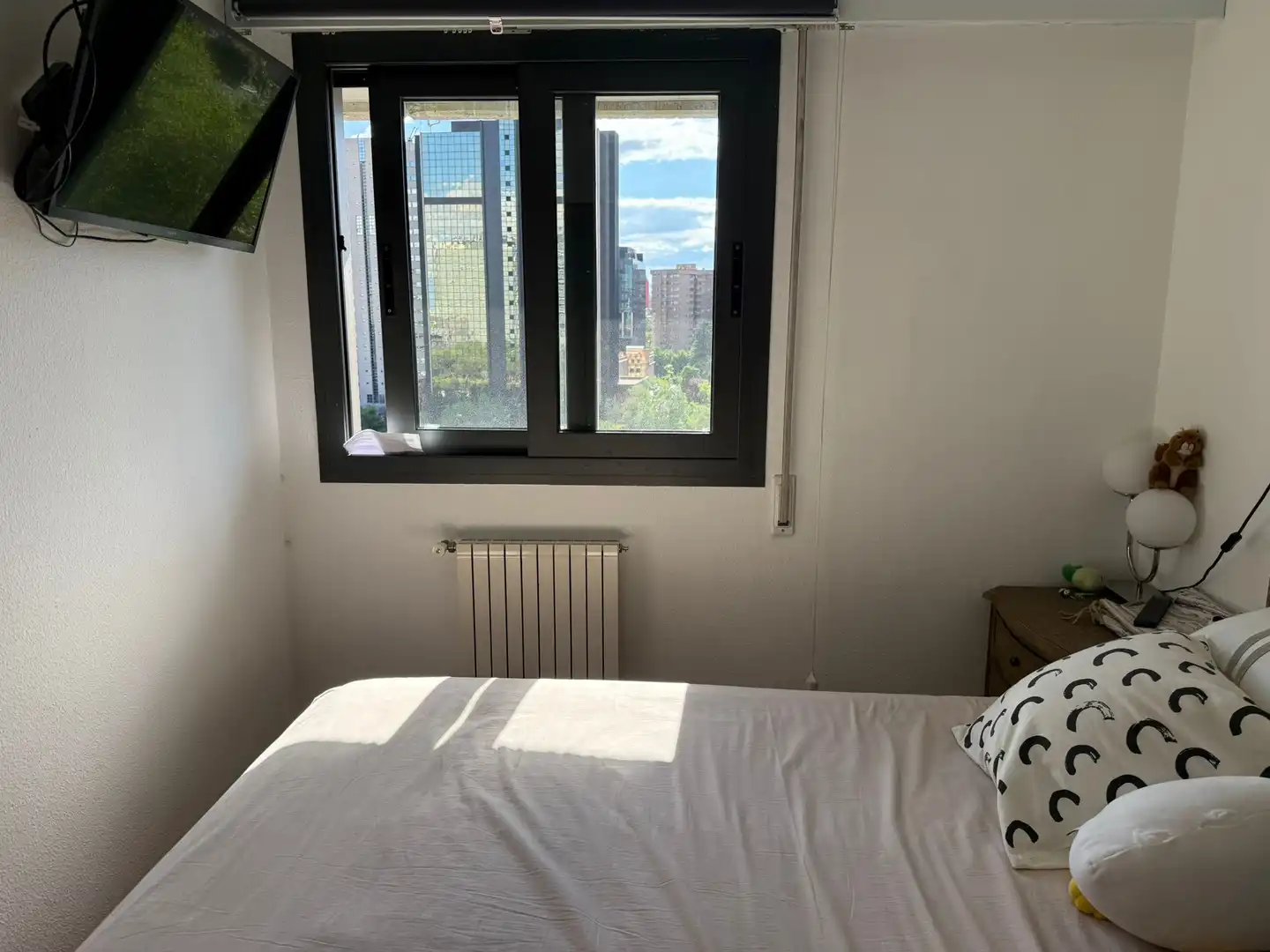 Bedroom of Flat for rent in Madrid  with Air Conditioner, Private garden and Swimming Pool