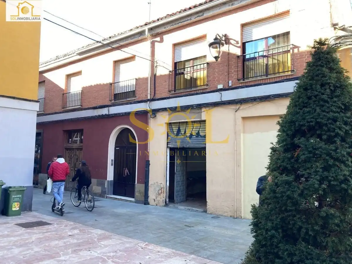 Local comercial en venda a Calle Serranos 1