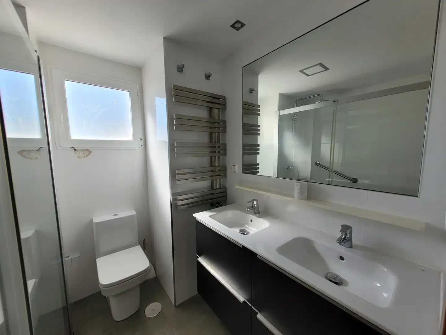 Bany de Apartament en venda en Alicante / Alacant amb Calefacció, Jardí privat i Terrassa