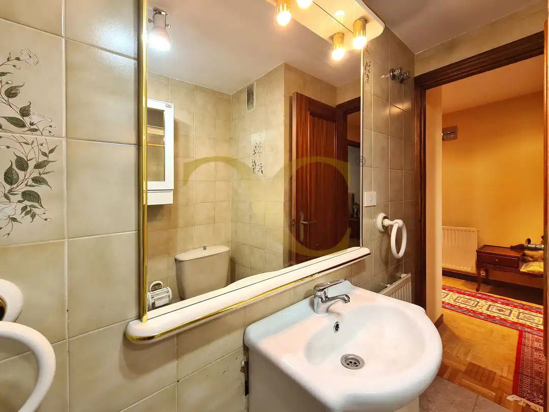Badezimmer von Wohnung zur Miete in Gijón  mit Heizung