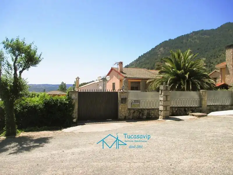House with pool for sale in El Tiemblo