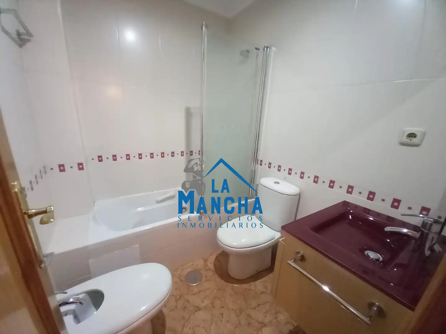 Bathroom of Flat for share in Albacete  with Heating, Furnished and Balcony