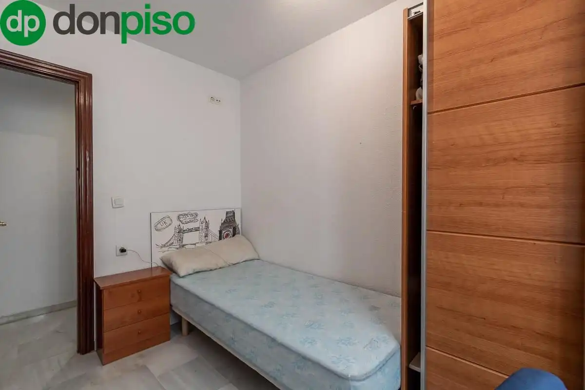 Bedroom of Flat for sale in Granada  with Heating and Storage room