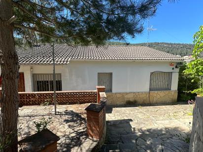 Vista exterior de Casa o xalet en venda en Castellví de Rosanes amb Jardí privat i Piscina comunitària