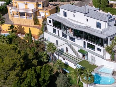 Casa amb piscina en venda a Calle de Dinamarca