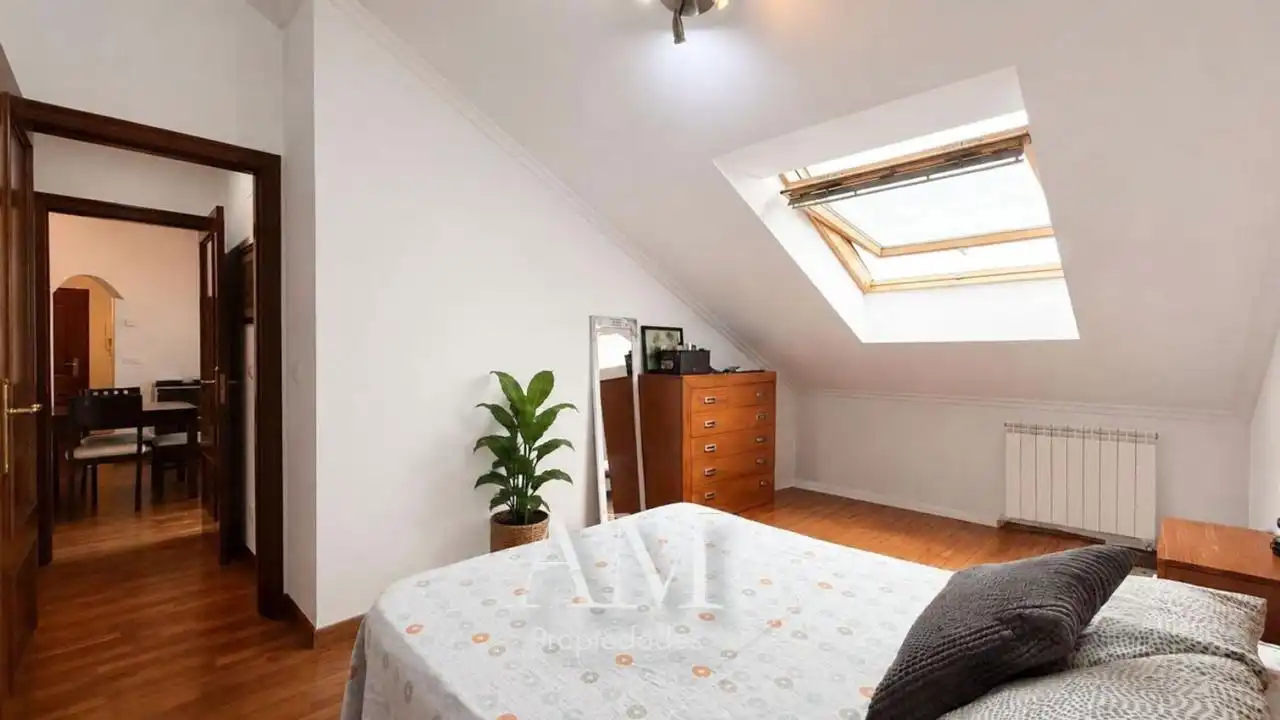 Habitación de Ático en venta en Gondomar con Calefacción, Terraza y Trastero