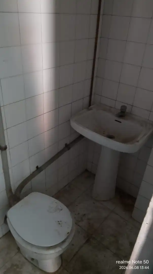 Badezimmer von Geschaftsraum zur Miete in Badalona