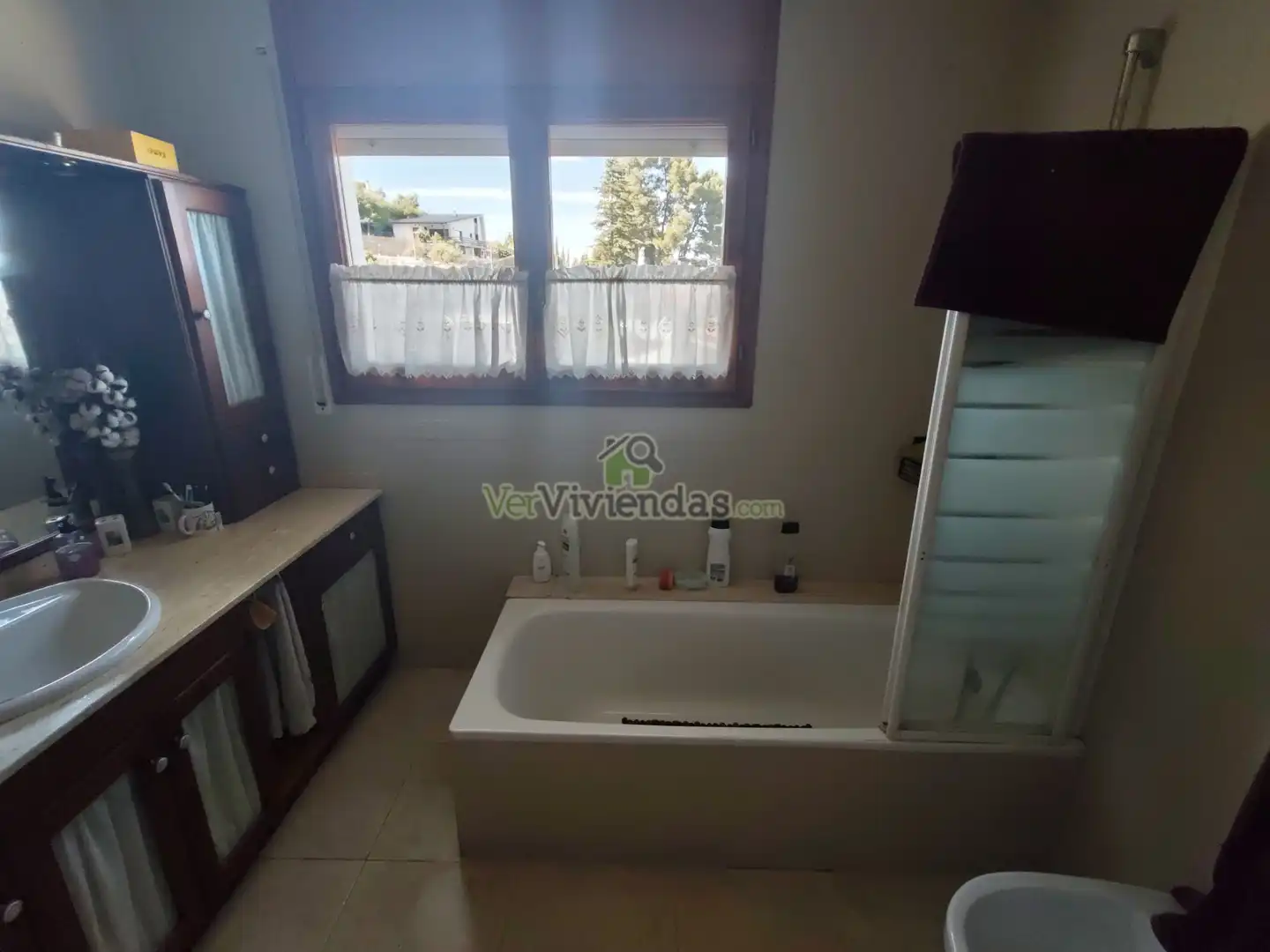 Bany de Casa o xalet en venda en Vallirana amb Calefacció, Jardí privat i Terrassa