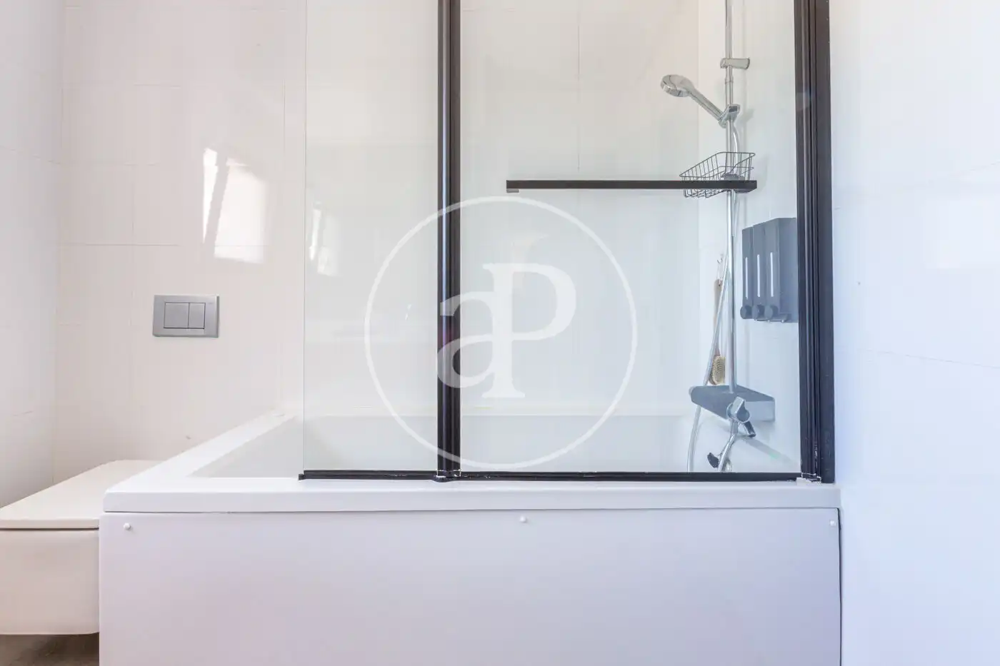 Bathroom of Houses for sale in L'Eliana  with Air Conditioner, Heating and Private garden