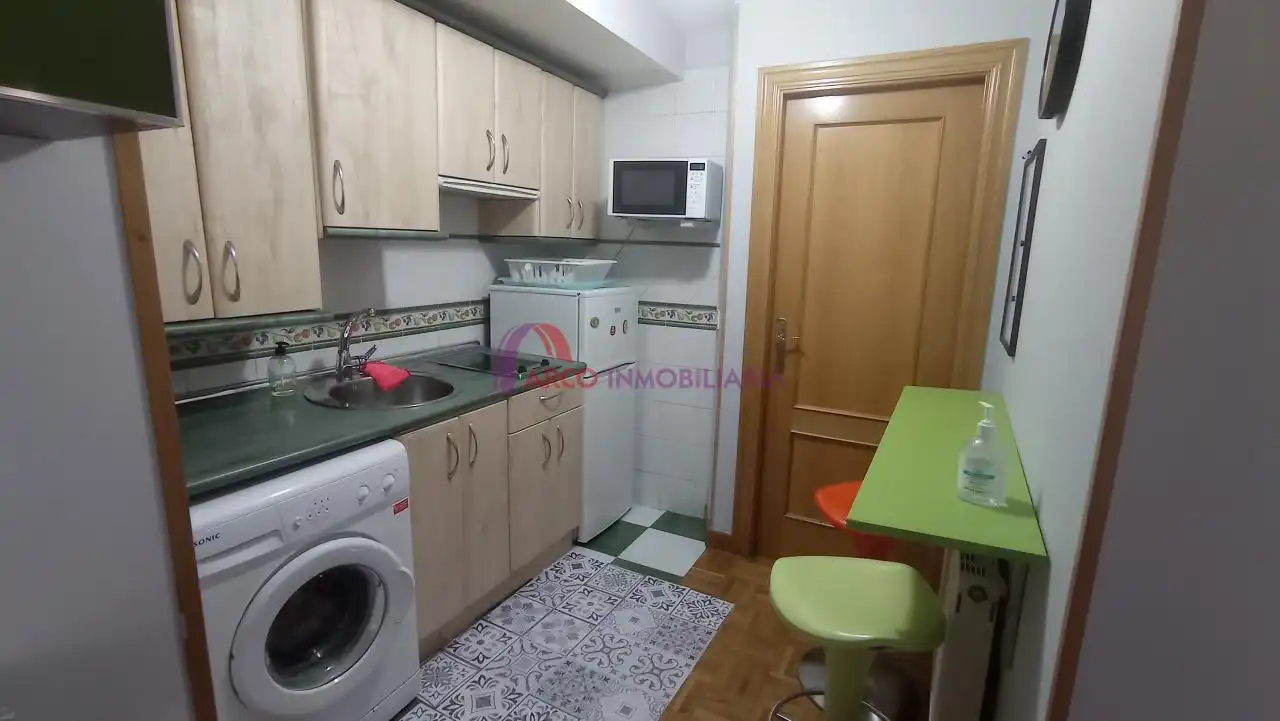 Cuina de Apartament en venda en Burgos amb Calefacció i Balcó