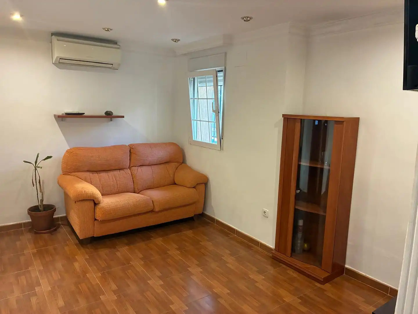 Sala d'estar de Pis en venda en Granada amb Aire condicionat, Moblat i Rentadora
