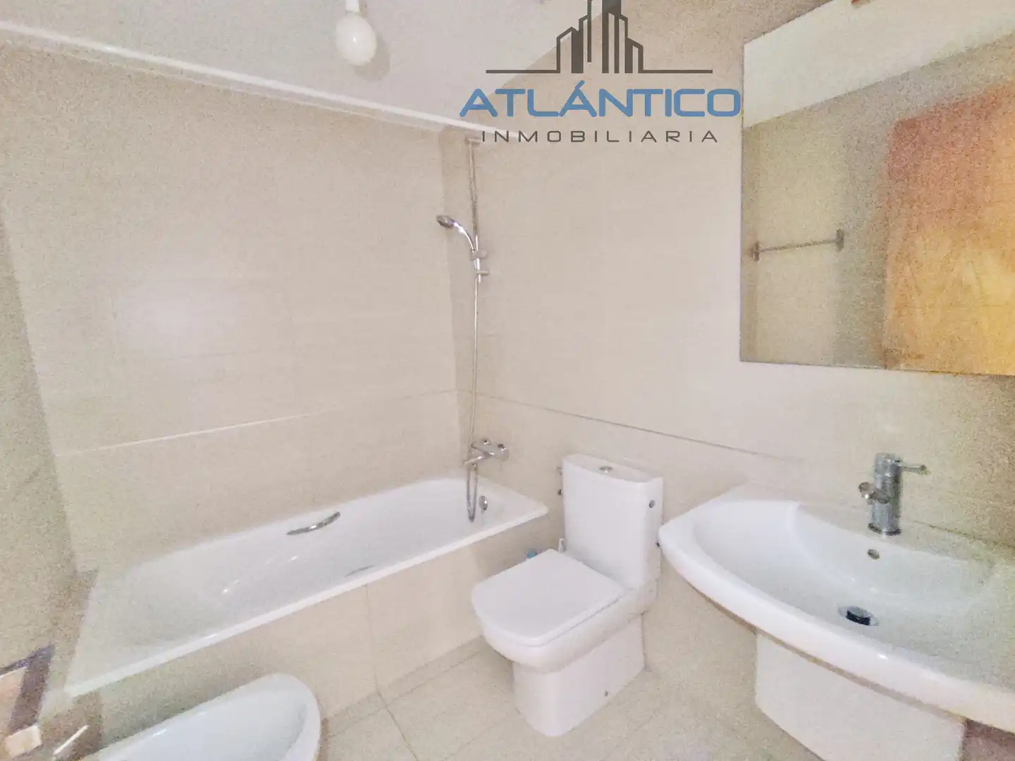 Baño de Piso en venta en A Coruña Capital  con Calefacción, Trastero y Horno