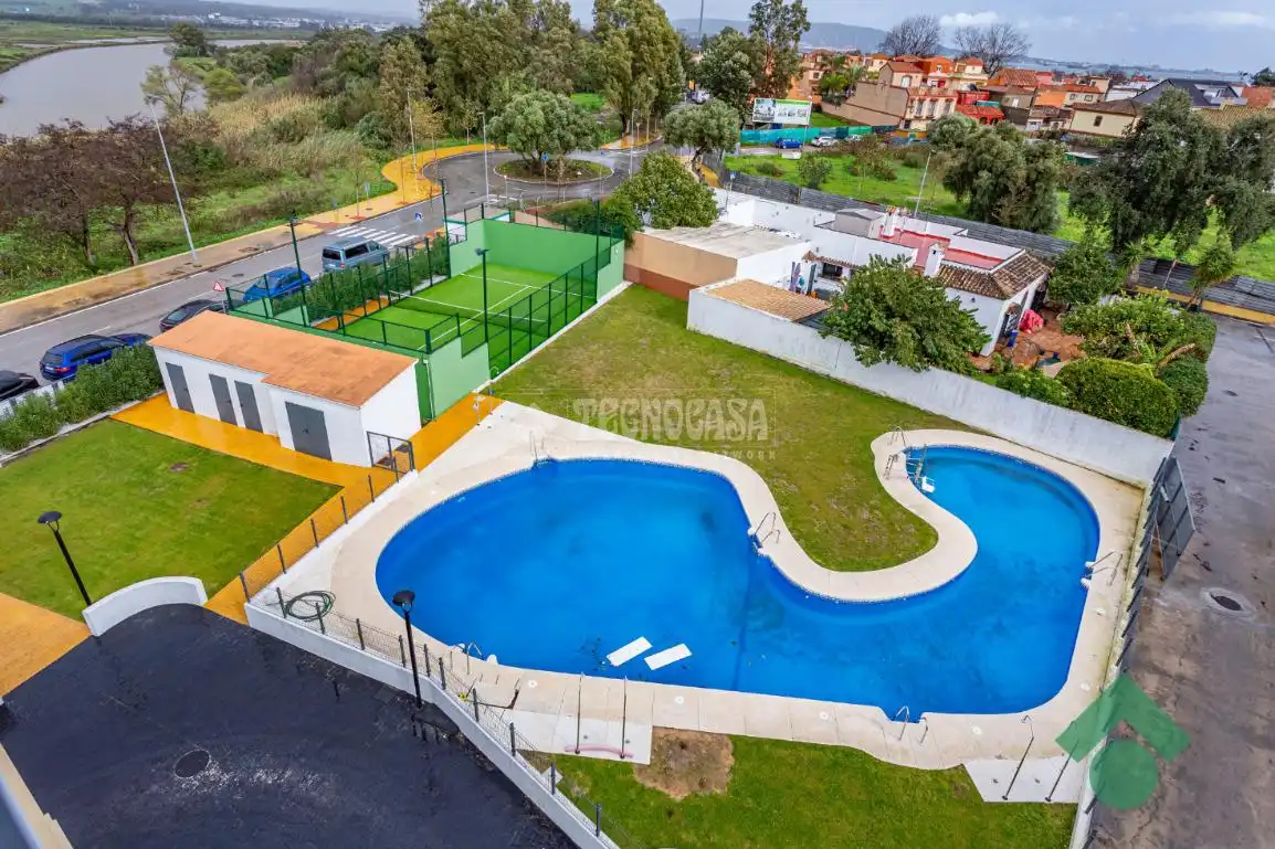 Swimming pool of Flat for sale in Algeciras  with Terrace, Swimming Pool and Balcony