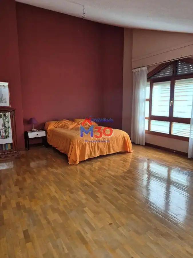 Dormitori de Casa o xalet en venda en Miranda de Ebro amb Calefacció i Piscina