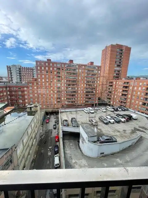 Vista exterior de Pis en venda en Bilbao  amb Calefacció