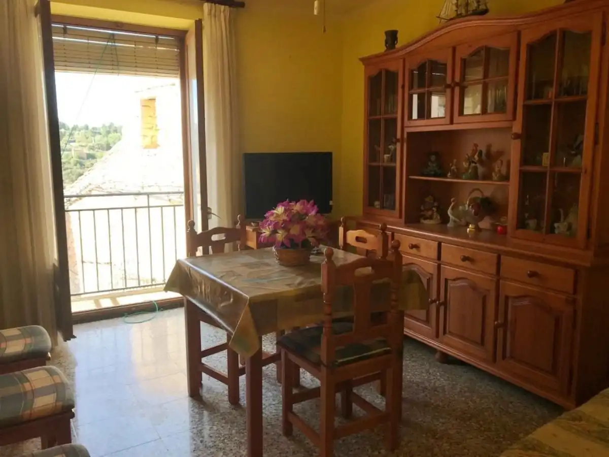 Comedor de Casa adosada en venta en Valdeltormo con Trastero, Amueblado y Horno