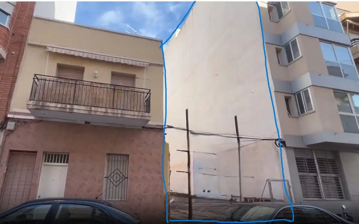 Terreno residencial en venta en Carrer Manuel Safon Santamaria, imagen 2