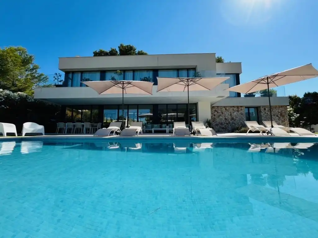 Schwimmbecken von Haus oder Chalet zur Miete in Calvià mit Klimaanlage, Privatgarten und Terrasse