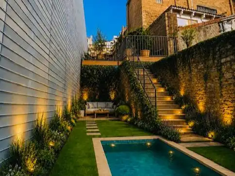 Casa aparellada amb jardí en venda a Carrer Major 67