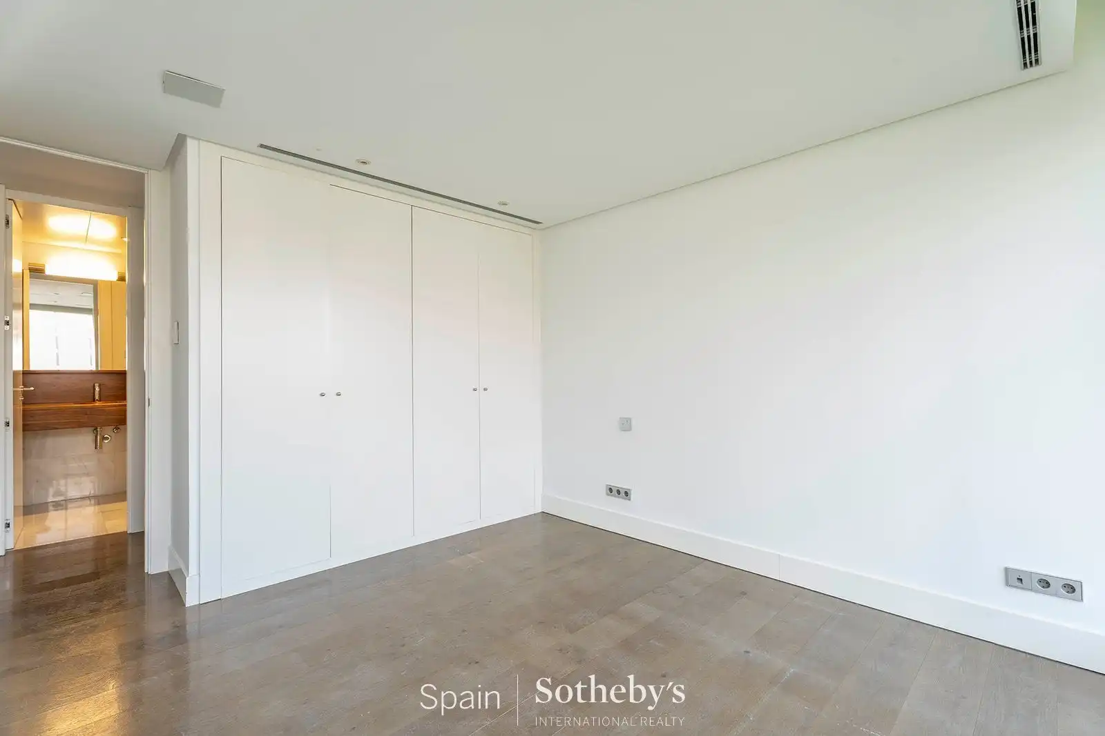 Casa adosada en venta en Madrid con Aire acondicionado, Calefacción y Jardín privado