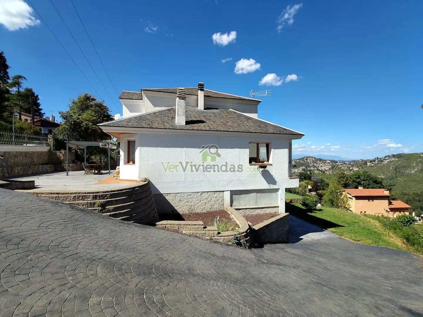 Vista exterior de Casa o xalet en venda en Vallirana amb Calefacció, Jardí privat i Terrassa