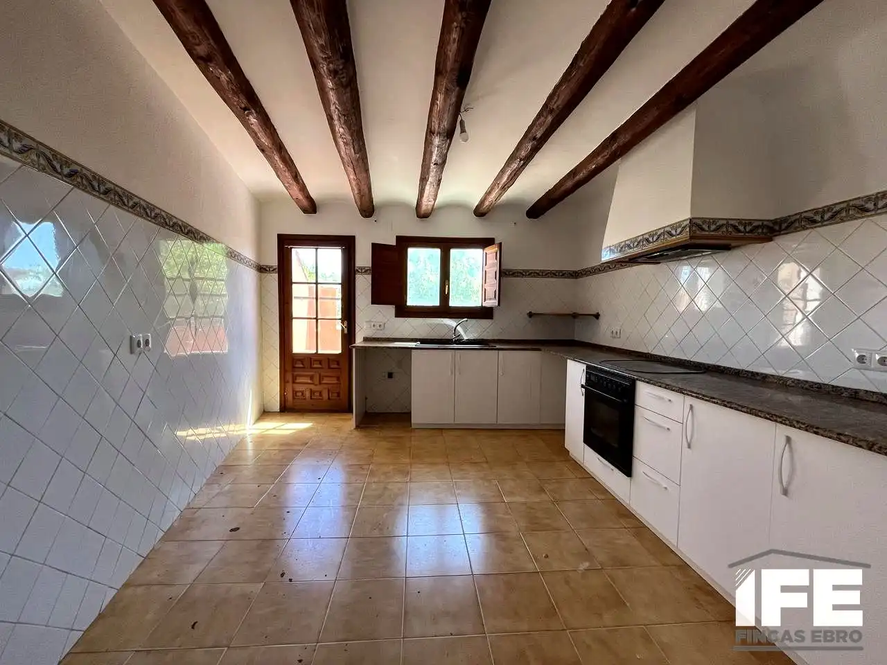 Cuina de Casa o xalet en venda en Mallén amb Jardí privat, Terrassa i Alarma