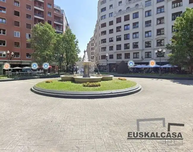 Vista exterior de Oficina en venda en Bilbao  amb Calefacció
