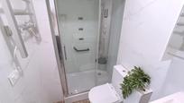 Bathroom of Apartment for sale in Benidorm  with Air Conditioner, Heating and Private garden