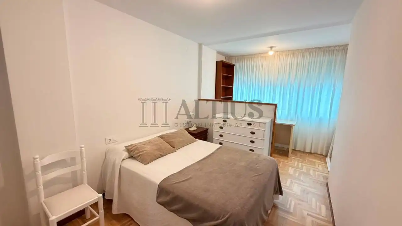 Bedroom of Flat for share in Santiago de Compostela   with Heating and Furnished