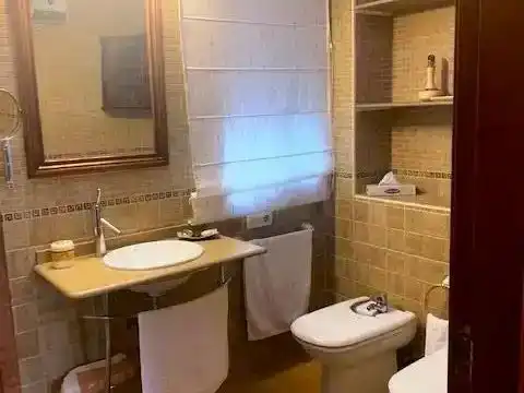 Bany de Pis en venda en Baeza amb Aire condicionat i Balcó