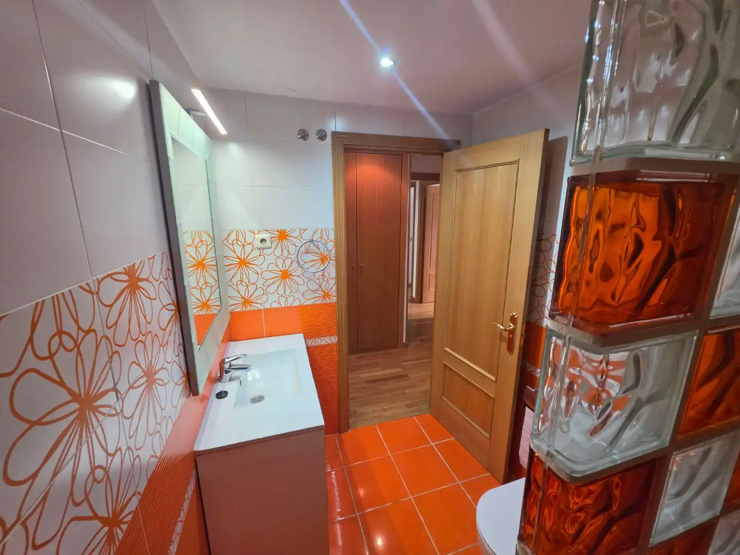 Bathroom of Flat for sale in Leganés  with Terrace and Swimming Pool