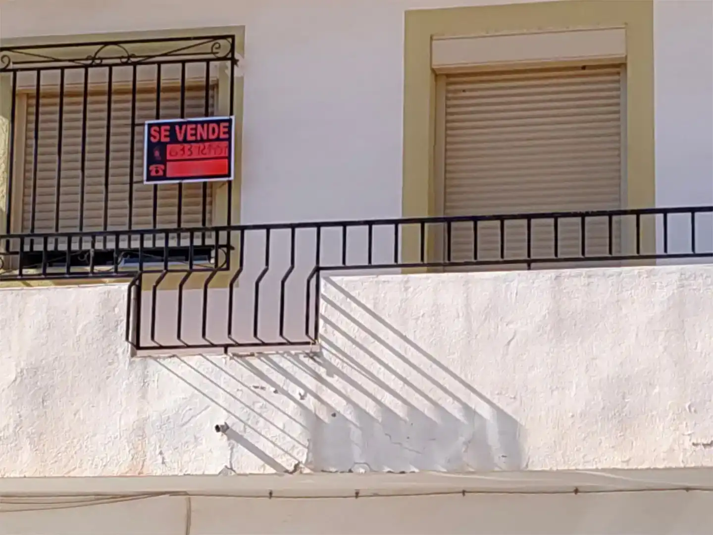 Vista exterior de Casa adosada en venda en Carrizosa amb Balcó
