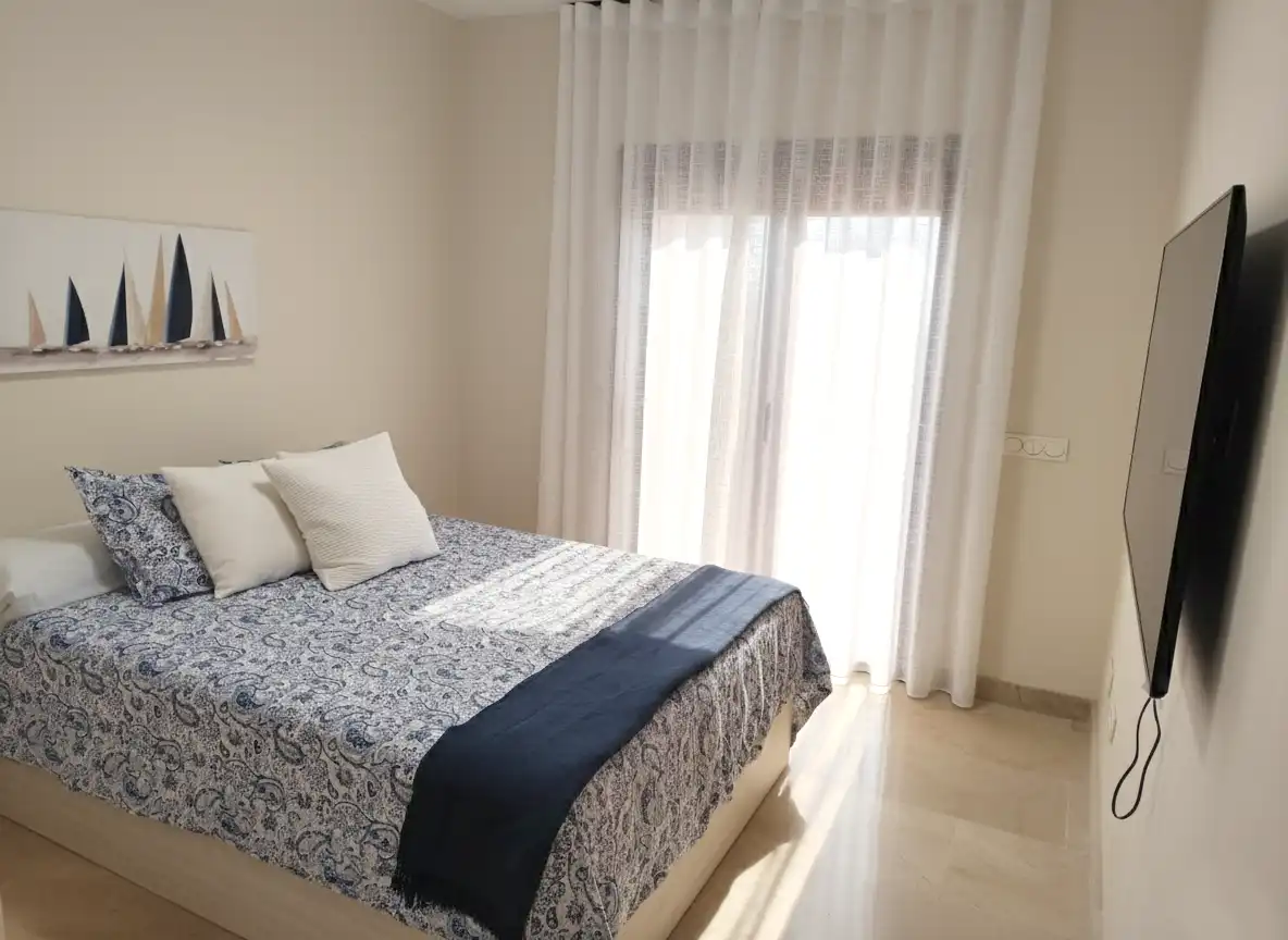 Dormitori de Apartament en venda en Manilva amb Aire condicionat, Terrassa i Piscina